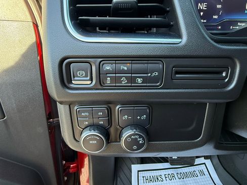 Used 2022 Chevrolet Suburban Z71 w/ Luxury Package image 11