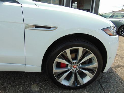 Used 2017 Jaguar F-PACE S AWD/4WD image 11
