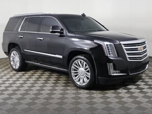 Used 2016 Cadillac Escalade Platinum image 2