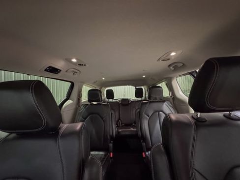 Used 2024 Chrysler Pacifica Touring-L FWD image 20