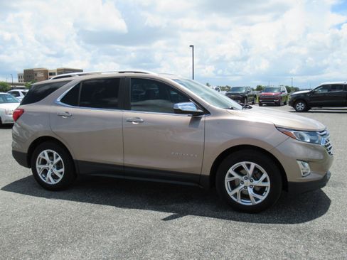 Used 2019 Chevrolet Equinox Premier FWD image 2