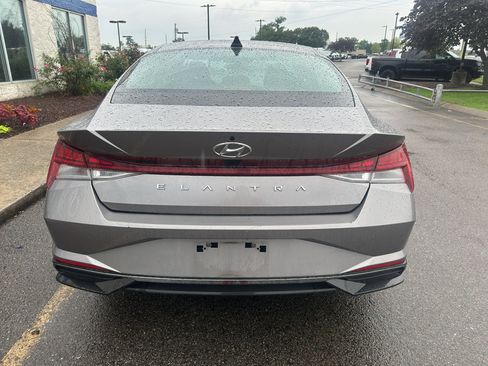 Used 2021 Hyundai Elantra SEL w/ Convenience + Premium Package FWD image 5