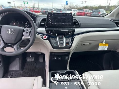 New 2026 Honda Odyssey Touring image 6