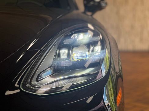 Used 2021 Porsche Panamera 4S image 4