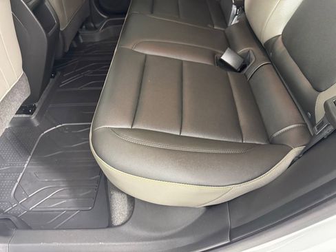 Used 2025 Chevrolet Trax ACTIV w/ Sunroof Package image 26