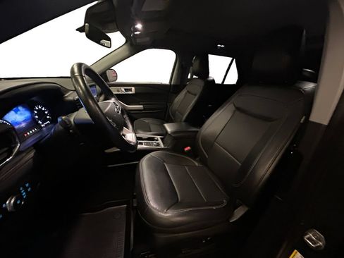 Used 2022 Ford Explorer Limited w/ Equipment Group 301A AWD/4WD image 9