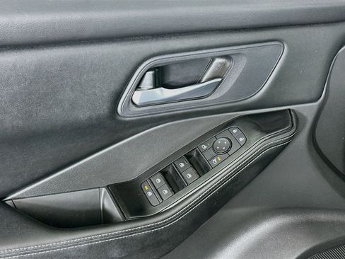 Used 2025 Nissan Rogue SV FWD image 15
