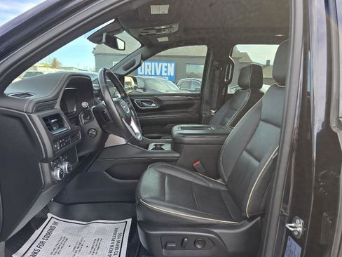 Used 2022 GMC Yukon SLT w/ SLT Premium Package image 9