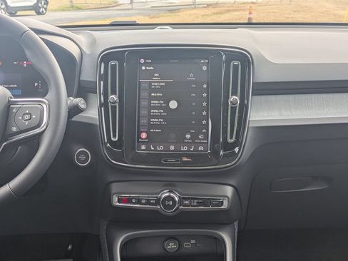 Certified 2026 Volvo XC40 B5 Core AWD/4WD image 18
