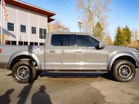 Used 2018 Ford F150 Raptor w/ Equipment Group 802A Luxury image 2