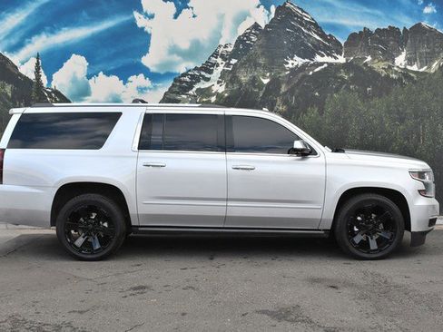 Used 2018 Chevrolet Suburban Premier image 2