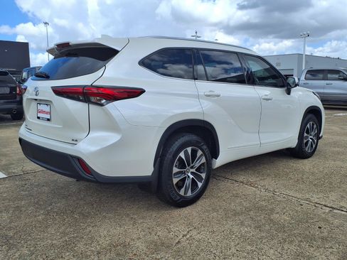 Used 2021 Toyota Highlander XLE FWD image 29