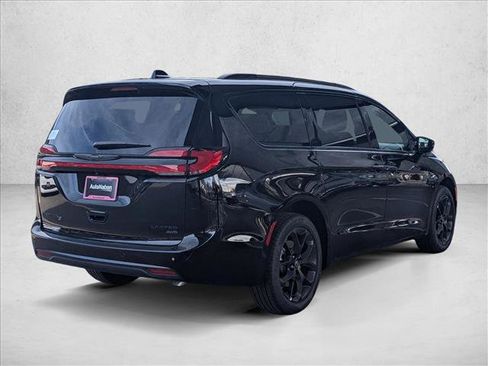 New 2026 Chrysler Pacifica Limited w/ S Appearance Package AWD/4WD image 2