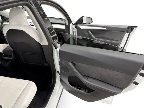 Certified 2023 Tesla Model Y Long Range AWD/4WD image 12
