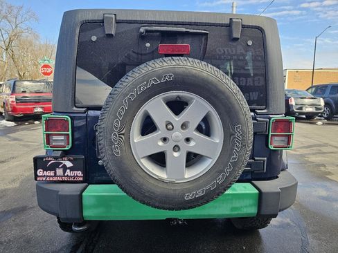 Used 2013 Jeep Wrangler Unlimited Sahara image 10