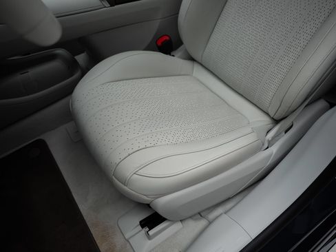 Used 2022 Mercedes-Benz EQS 580 4MATIC Sedan image 62