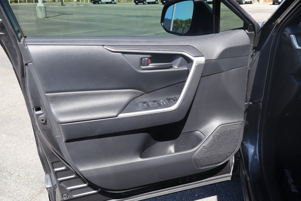 Used 2021 Toyota RAV4 SE w/ Weather & Moonroof Package AWD/4WD image 19