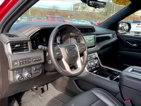 Used 2024 GMC Yukon XL Denali w/ Advanced Technology Package image 17