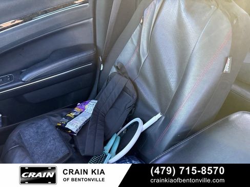 Used 2017 Chrysler 300 C RWD image 26