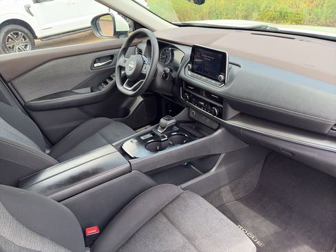 Used 2023 Nissan Rogue SV FWD image 10