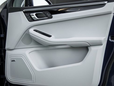 New 2026 Porsche Macan image 42