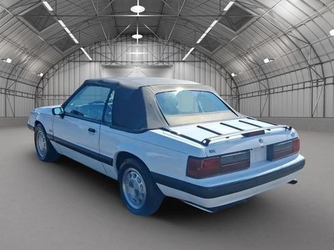 Used 1990 Ford Mustang LX RWD image 4