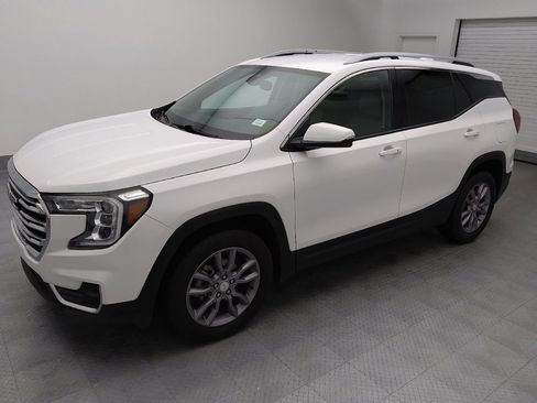 Used 2023 GMC Terrain SLT image 2