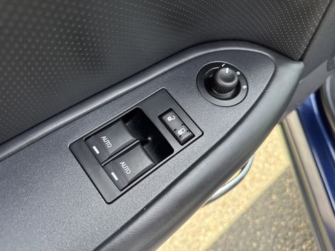 Used 2013 Dodge Challenger R/T image 10