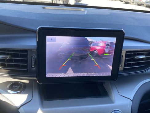 Used 2022 Ford Explorer XLT image 19