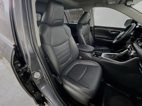 Used 2021 Toyota RAV4 XLE Premium FWD image 31
