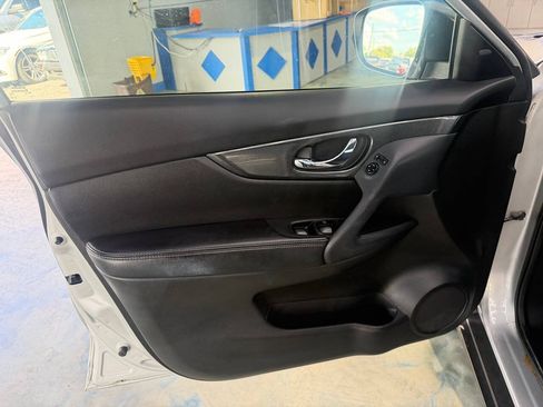 Used 2015 Nissan Rogue SL AWD/4WD image 16