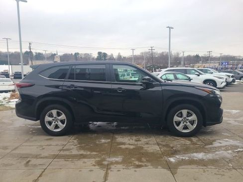 Used 2024 Toyota Highlander LE image 8