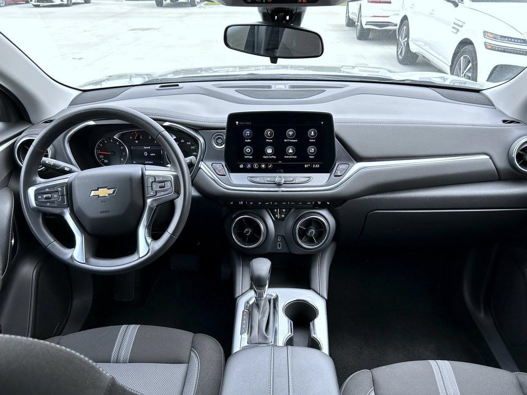 Used 2025 Chevrolet Blazer LT AWD/4WD image 13