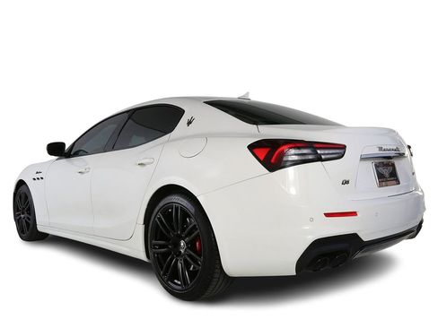 Used 2023 Maserati Ghibli Modena Q4 AWD/4WD image 3