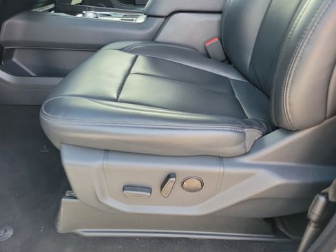 Used 2024 Ford Expedition XLT image 5