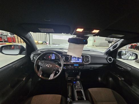 Used 2022 Toyota Tacoma TRD Sport image 15