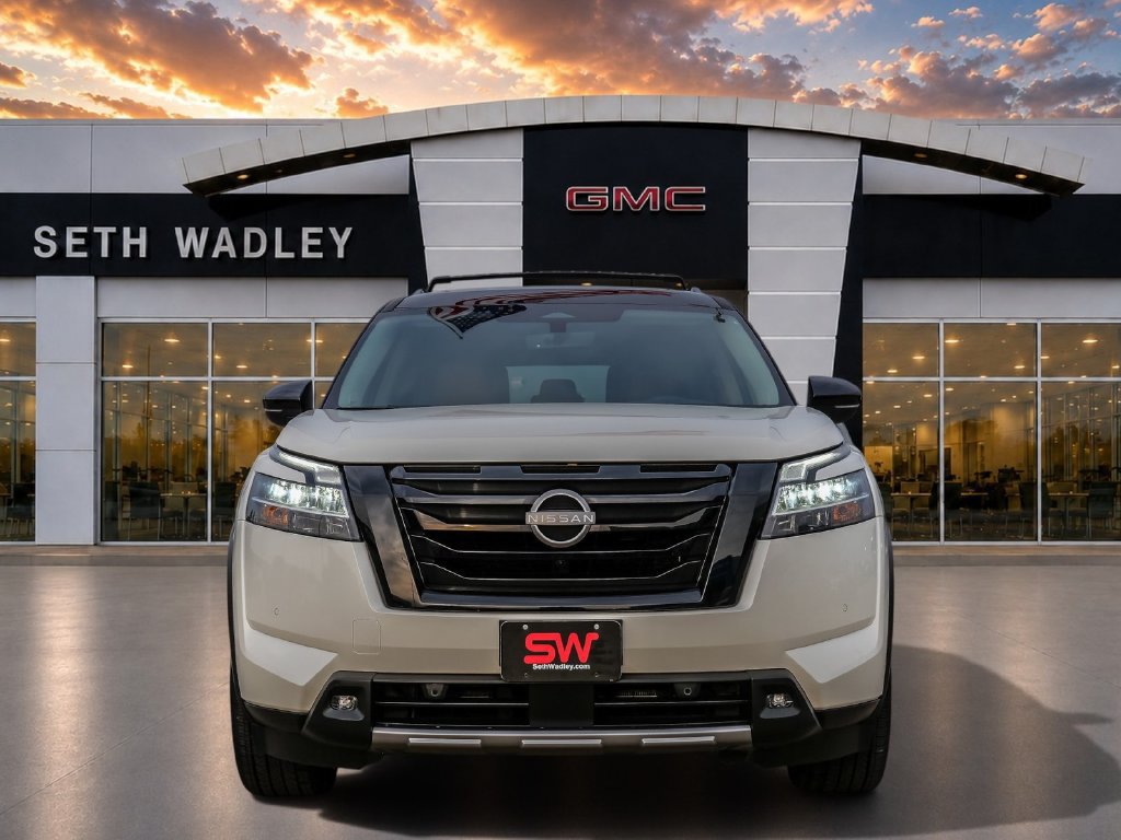 Used 2024 Nissan Pathfinder Platinum w/ Lighting Package (N93) AWD/4WD image 2