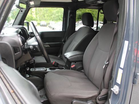 Used 2018 Jeep Wrangler Unlimited Sport S AWD/4WD image 26