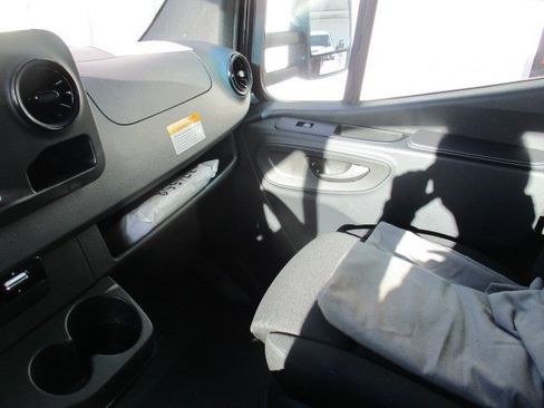 Used 2023 Mercedes-Benz Sprinter 3500 image 13