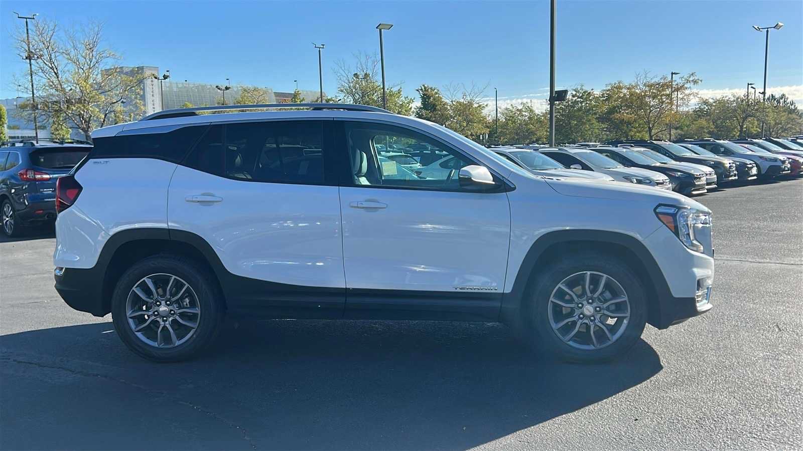 Used 2023 GMC Terrain SLT AWD/4WD image 4