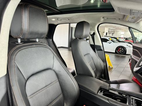 Used 2020 Jaguar F-PACE Prestige image 14