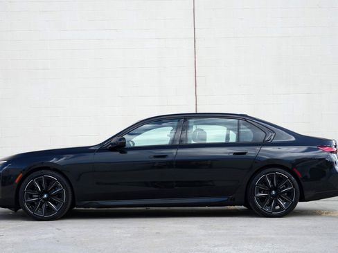 Used 2025 BMW 740i w/ Premium Package RWD image 9