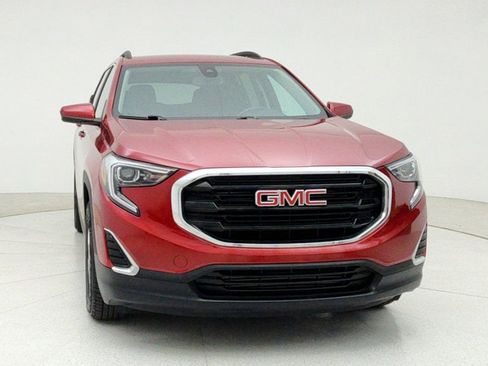 Used 2021 GMC Terrain SLE w/ Driver Convenience Package image 2