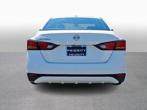 Used 2025 Nissan Altima 2.5 SV FWD image 5