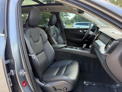 Used 2018 Volvo XC60 T6 Momentum w/ Convenience Package AWD/4WD image 10