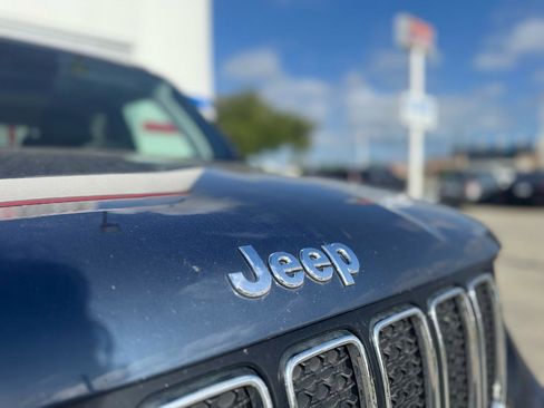 Used 2021 Jeep Renegade Latitude w/ Sun & Sound Group AWD/4WD image 11