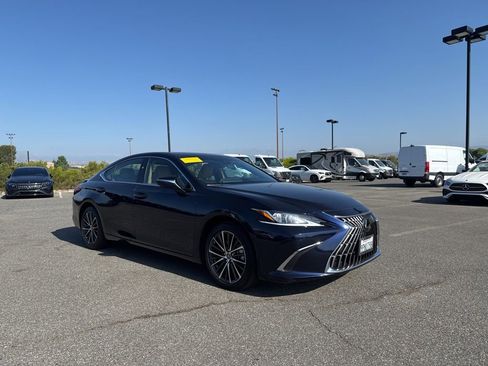 Used 2025 Lexus ES 300h w/ Premium Package FWD image 3