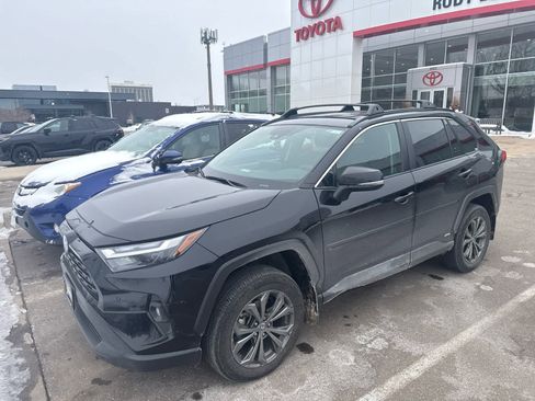 Used 2023 Toyota RAV4 XLE Premium image 5