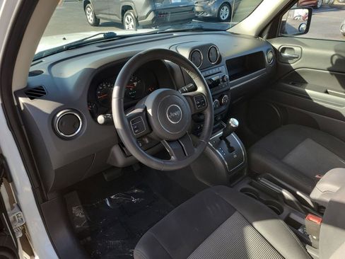 Used 2012 Jeep Patriot Latitude w/ Altitude Pkg image 17