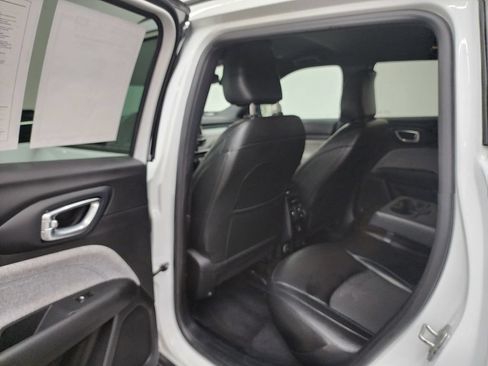 Used 2024 Jeep Compass Latitude AWD/4WD image 22